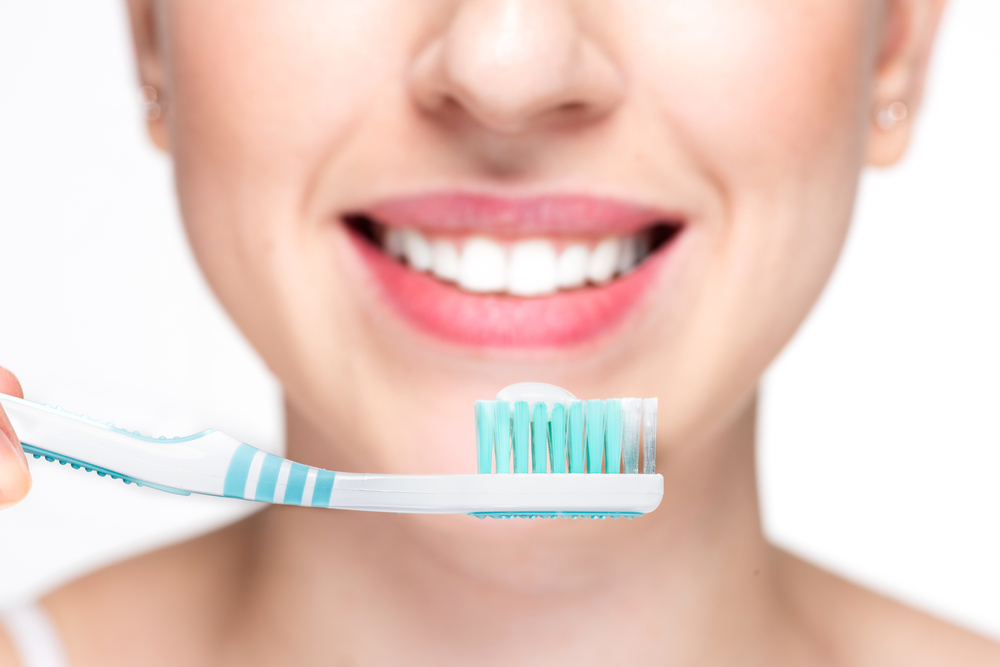 İmplant Tedavisi Sonrası Diş Ne Zaman Fırçalanabilir?